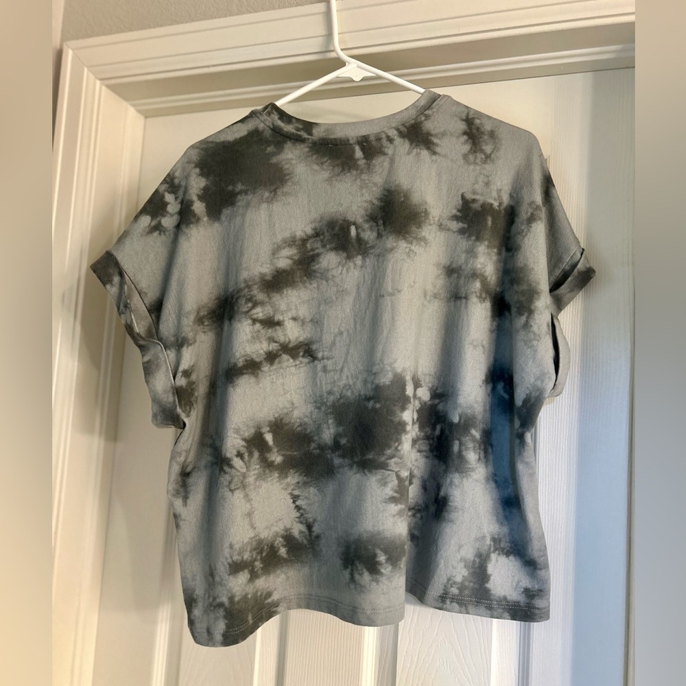 Pink Lily Charcoal Gray Tie-Dye Short Sleeve Roll-Cuff Tee M Trendy Relaxed Fit - Picture 3 of 4